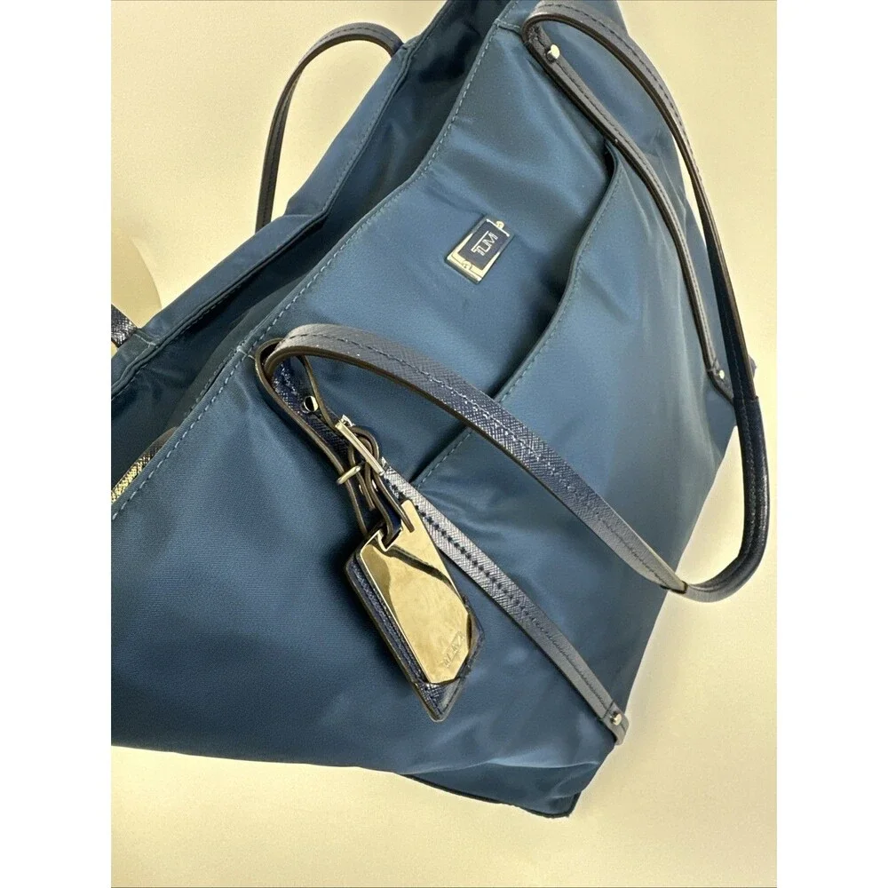 TUMI Voyageur Q Tote Bag Navy‎ Nylon Double Leather Straps Travel Quality Large